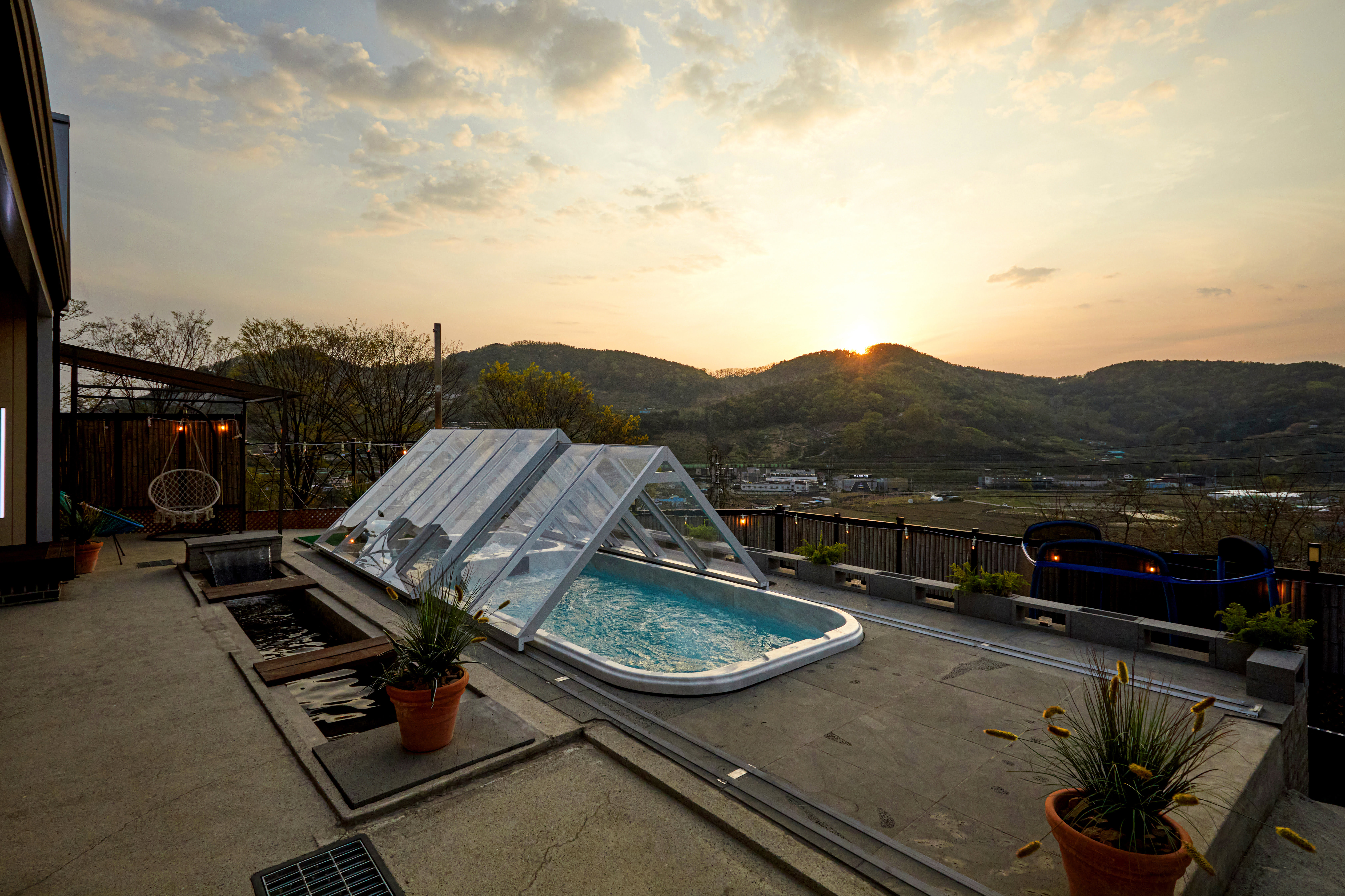 피라미드 수영장